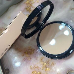 Light to Medium Compact Powder